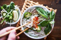 Vietnamesiska nudelsoppan Pho